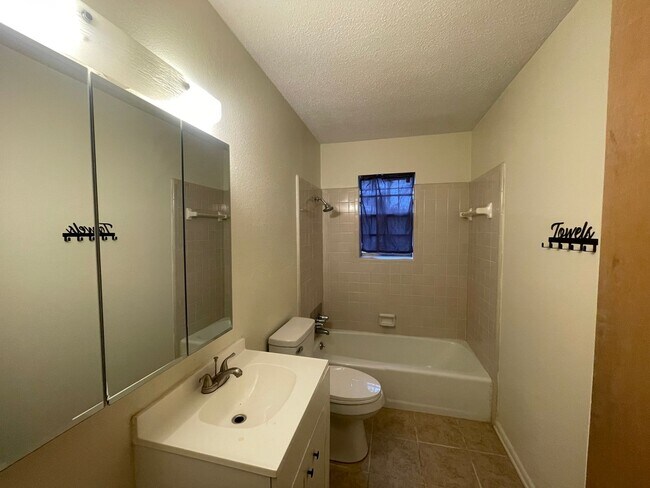 Building Photo - Spacious Inside & Out