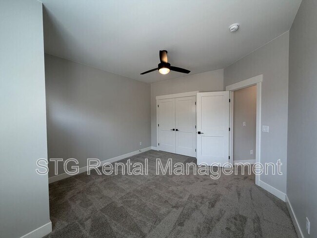 Building Photo - 577 E Hemsworth Ln
