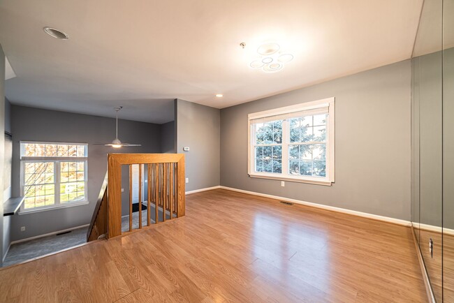 Building Photo - $1975 - Beautiful 2 Bedroom Condo with 2 bathrooms