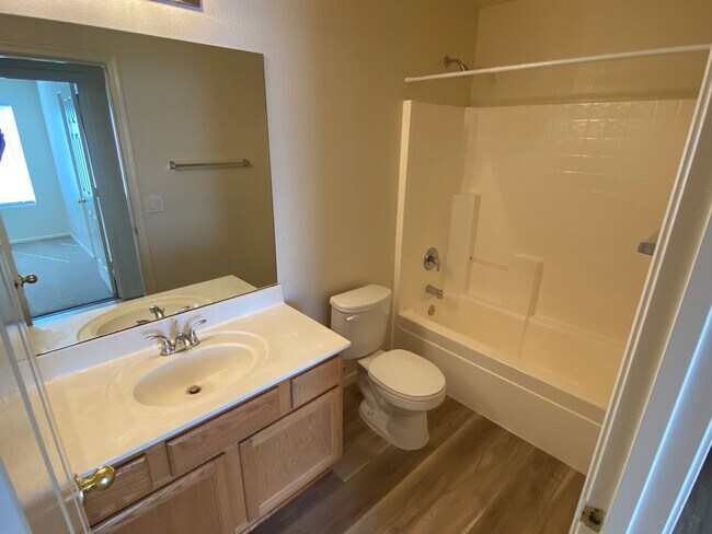 Building Photo - Chandler 3 Bedroom, 2 Bathroom - 1 Story B...