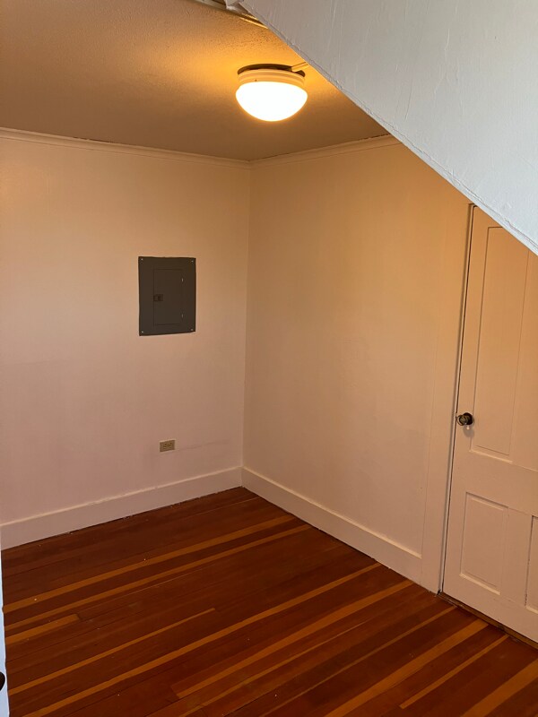 Building Photo - 18 Center St