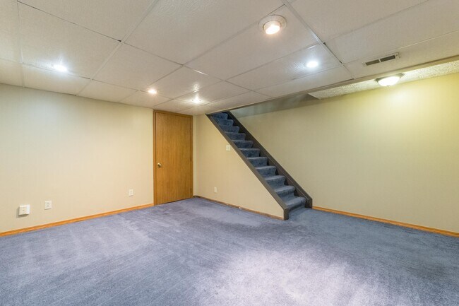 Building Photo - 867 Sheldrake Ct