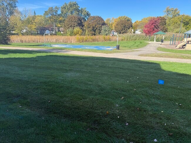 Building Photo - 1319 Kingsbury Dr