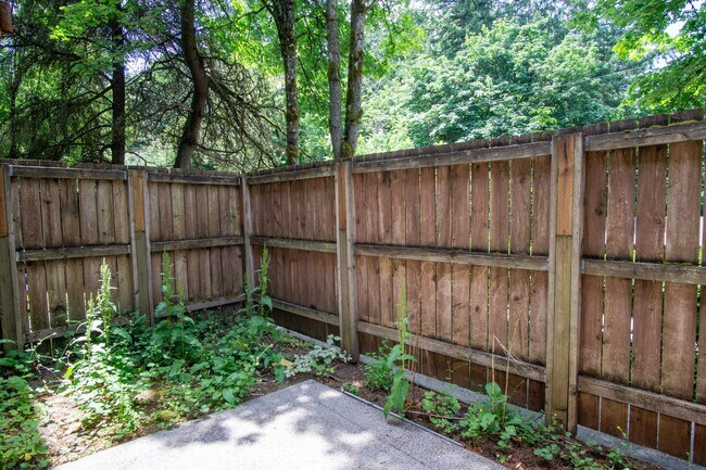 Building Photo - 1-Bdr on Pill Hill: Private Patio & Close ...