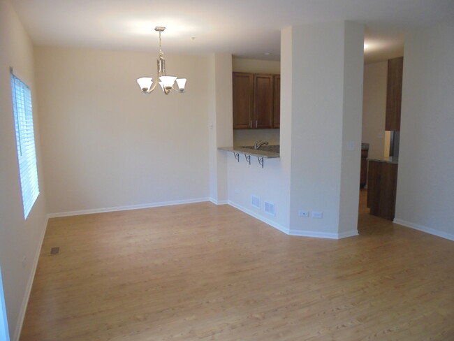 Building Photo - 615 Windsor Dr