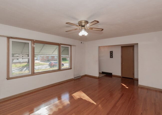 Building Photo - 3243 38th Ave