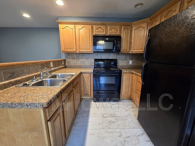 Building Photo - 1407 Robin Rd
