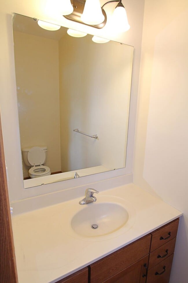Building Photo - 1704 23rd Ave NW