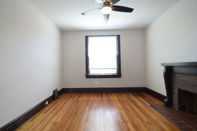 Building Photo - 3449 Iowa Ave