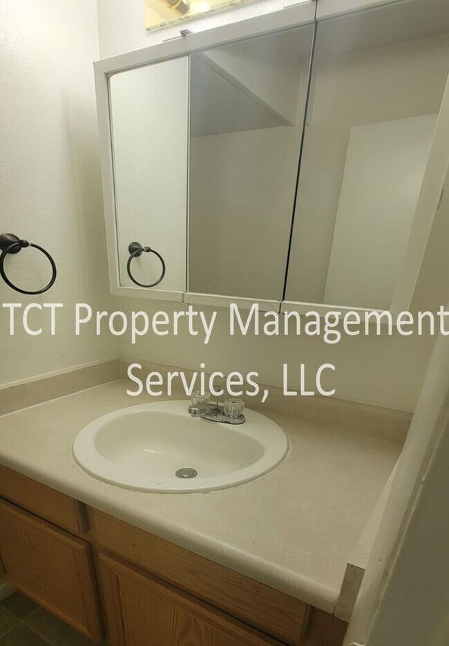 Building Photo - Cute 2 bed 1.5 bath in Mesa!