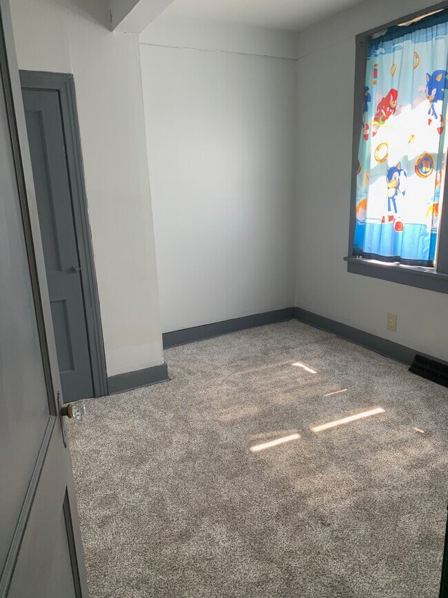 Building Photo - 407 Oak Ave SE