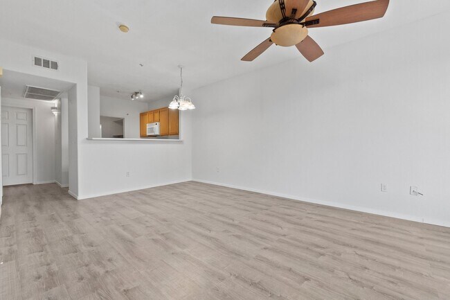 Building Photo - GORGEOUS Condo in Guard Gated Community! C...