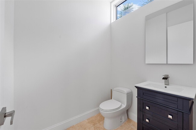 Building Photo - 3270 NE 15th St