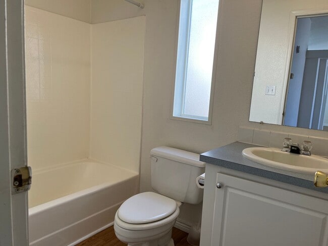 Building Photo - 3 Bedroom Westside Home