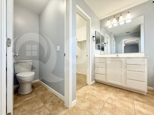 Building Photo - 2348 N Sand Hills Ct