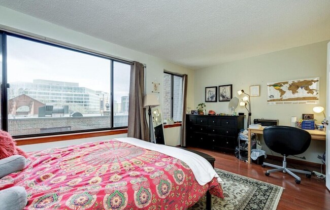 Building Photo - 3 Washington Cir NW