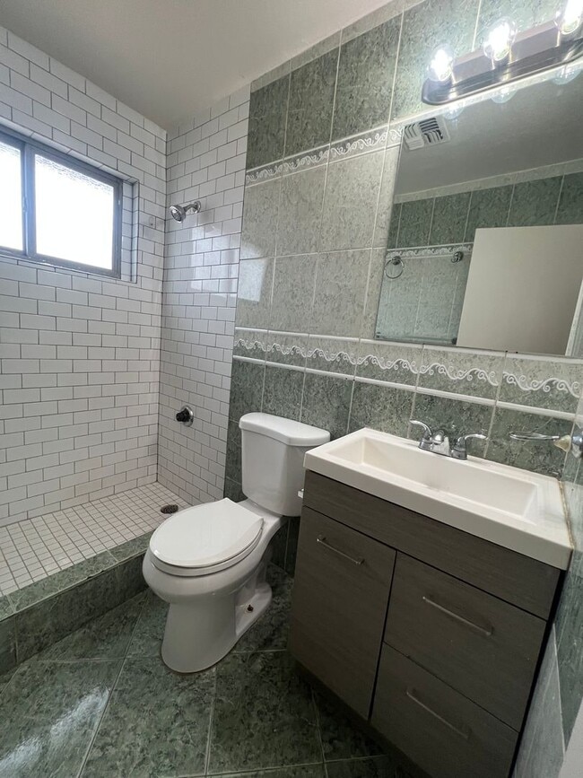 Building Photo - Bright & Comfortable Living in Prime Phoenix Location
