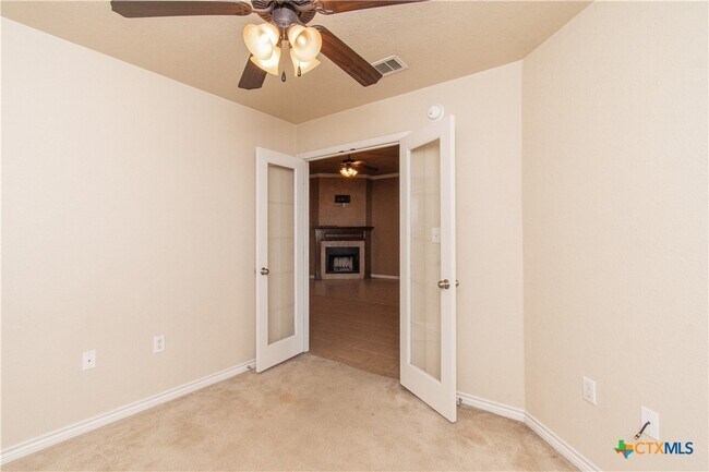 Building Photo - 305 Hedy Dr