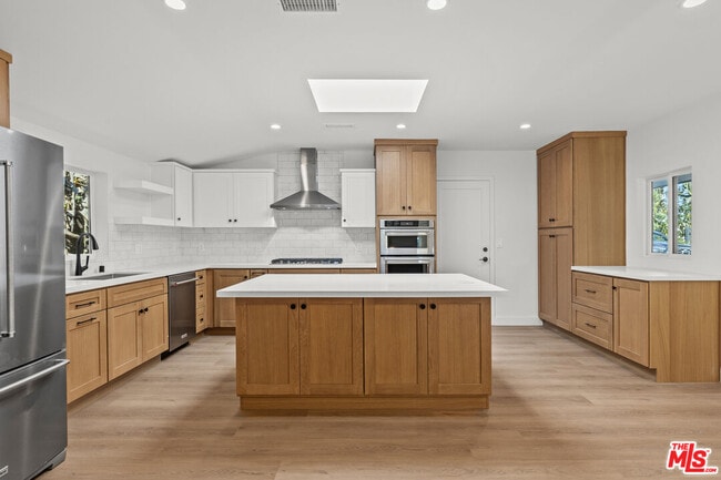 Building Photo - 3647 Grand View Blvd