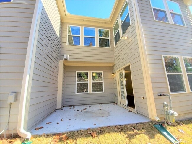 Building Photo - 1716 Lansing Bluff Walk