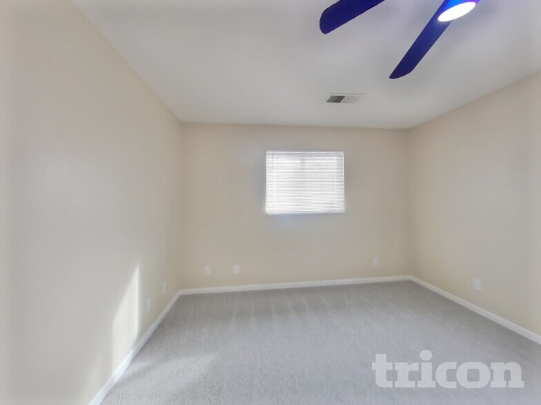 Building Photo - 1380 University Terrace