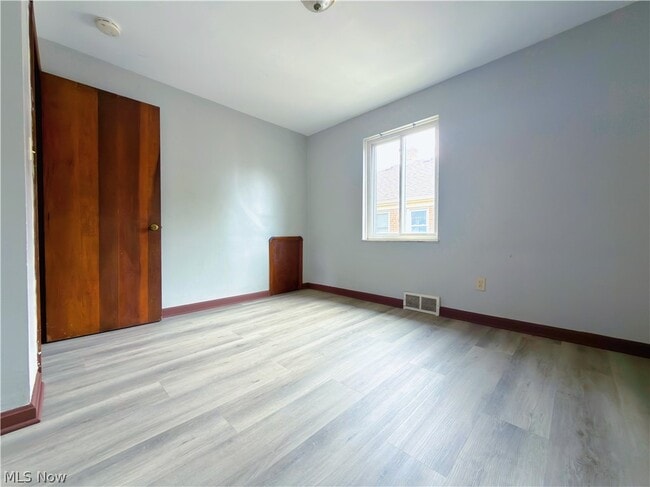 Building Photo - 14330 Lakewood Heights Blvd
