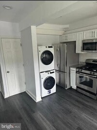 Building Photo - 1402 18th Pl SE