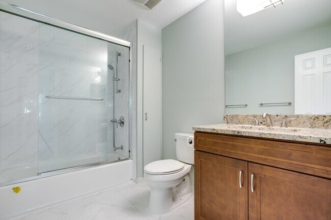 Building Photo - 1646 Montmorency Dr