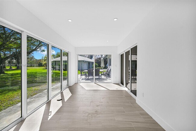 Building Photo - 820 E Cypress Ln