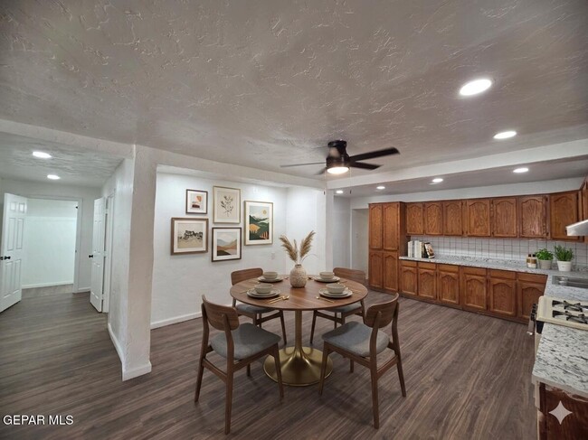 Building Photo - 363 Ontiveros St