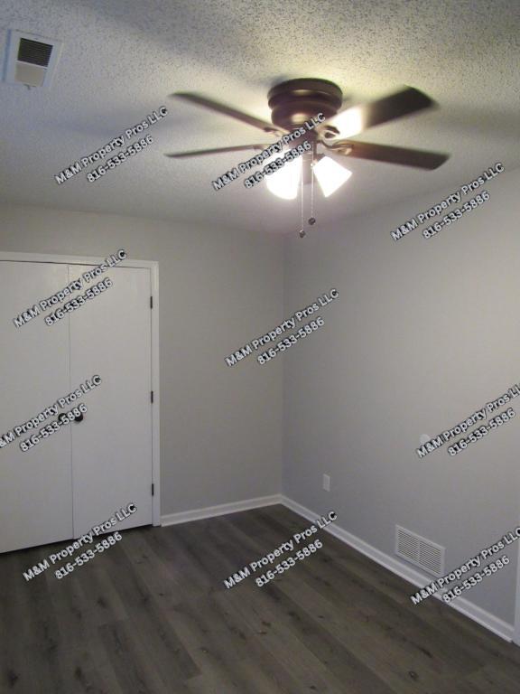 Building Photo - 1918 NE Knollbrook St