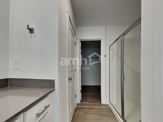 Building Photo - 2408 E Buckskin Way