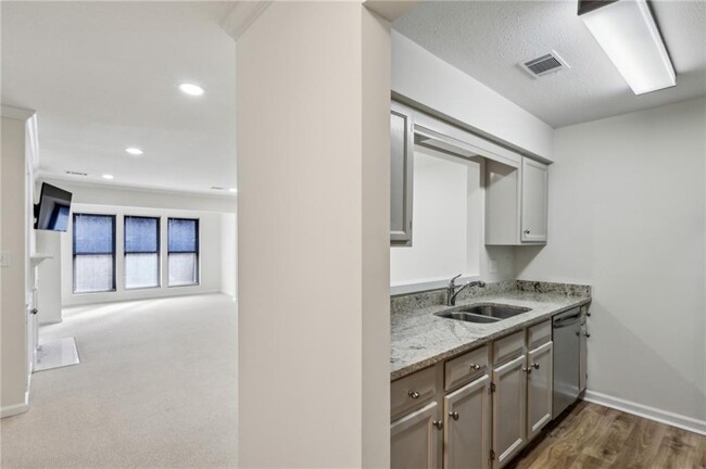 Building Photo - 24308 Plantation Dr NE