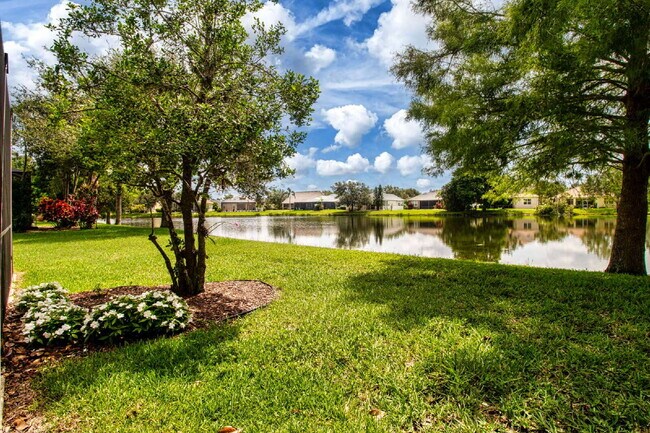 Building Photo - Luxurious Lakefront Living: Spacious 4-Bedroom Home with Pool and Guest Suite in Lakewood Ranch