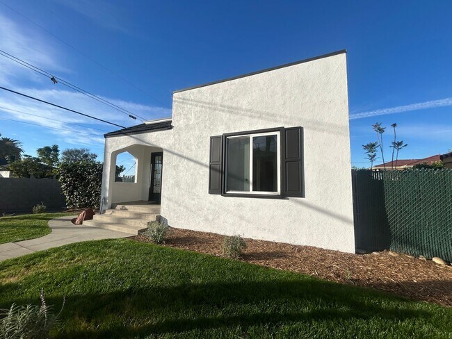 Building Photo - 217 N Bel Aire Dr