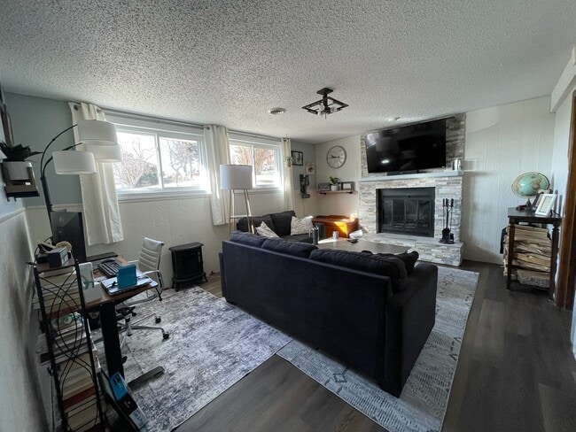 Building Photo - 3 Bedroom, 3 Bathroom Home for Rent