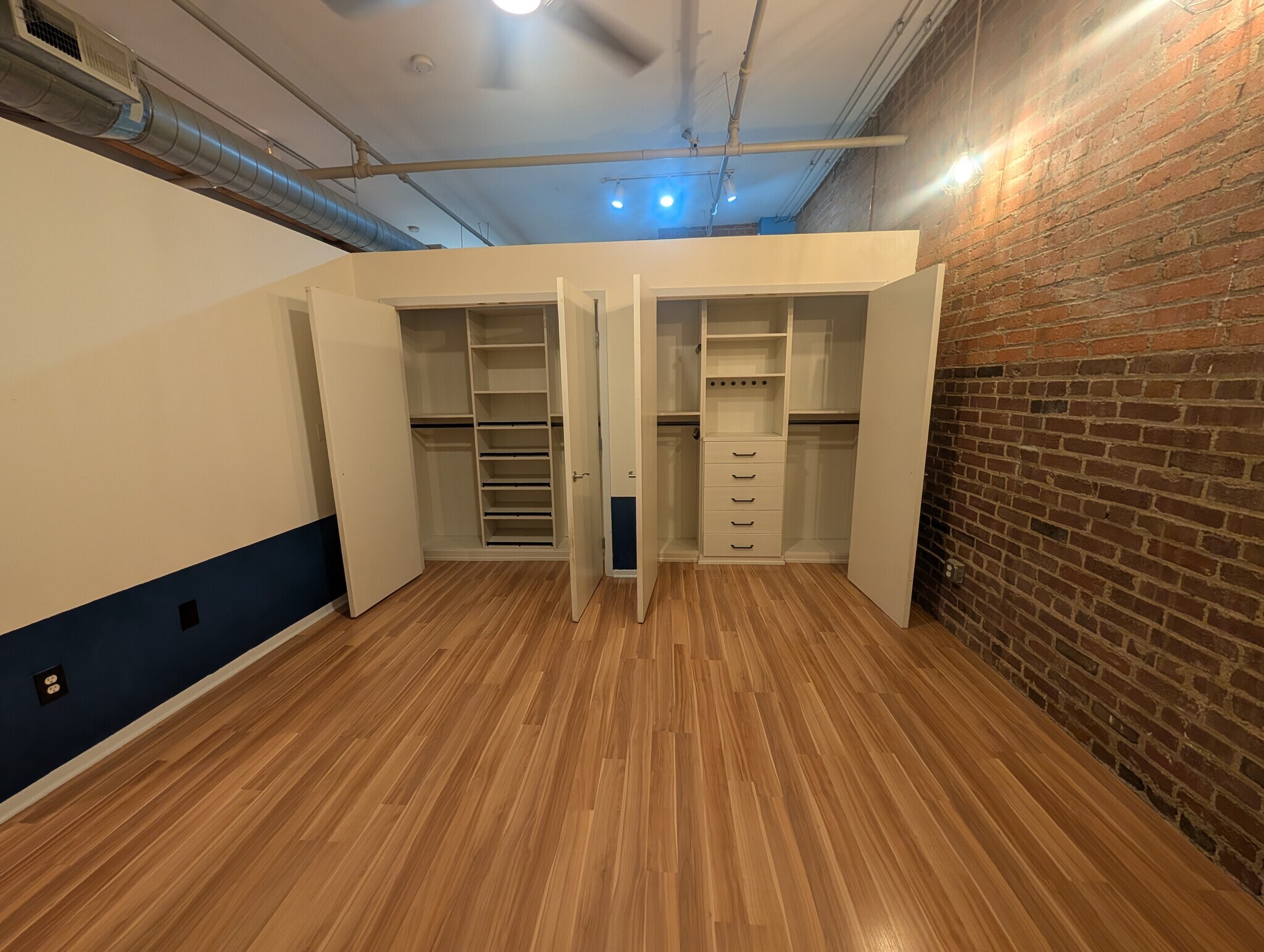 Bedroom - Closet - 200 Main St