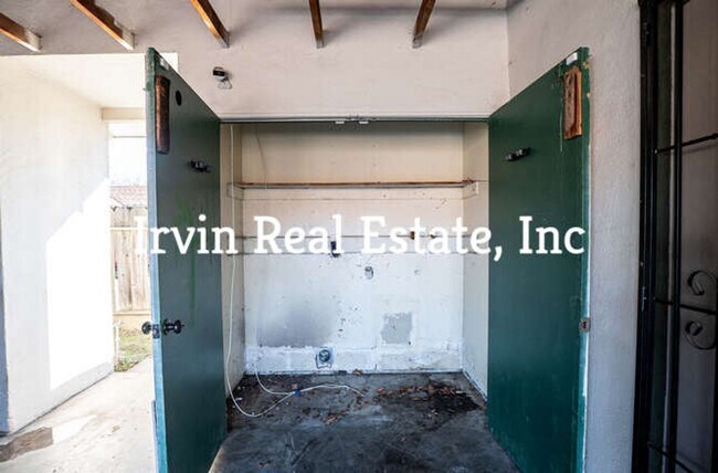 Building Photo - 1834-1834 Rose Ave