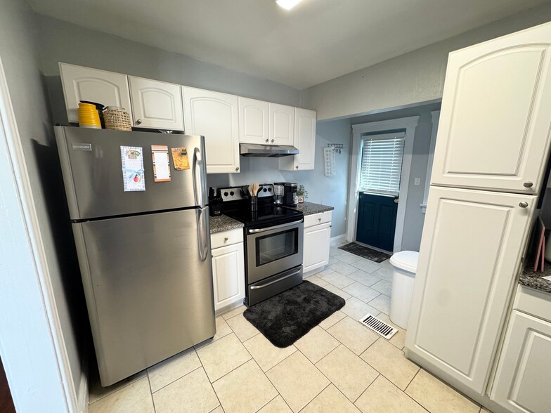 Building Photo - 328 Manhattan Ave