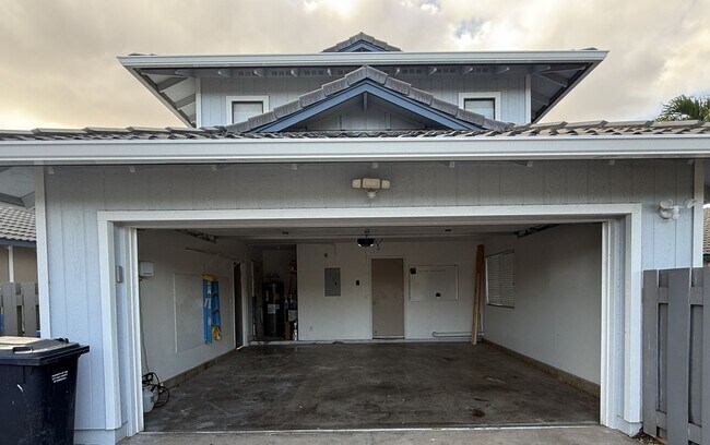 Building Photo - MALANAI IN KAPOLEI - 3 BDRM/2.5 BATH/ENCLOSED GARAGE