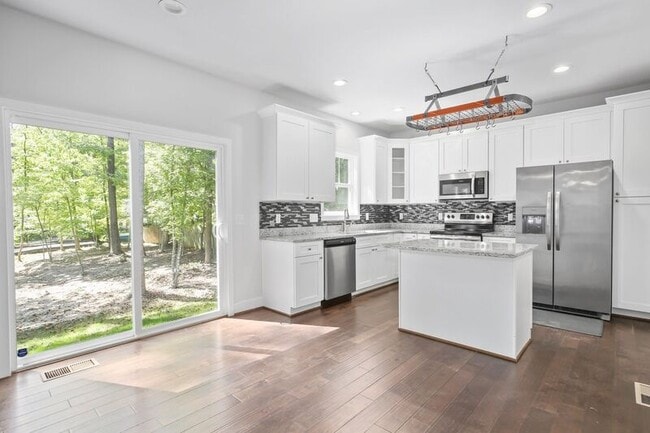 Building Photo - 11802 Wilderness Park Dr