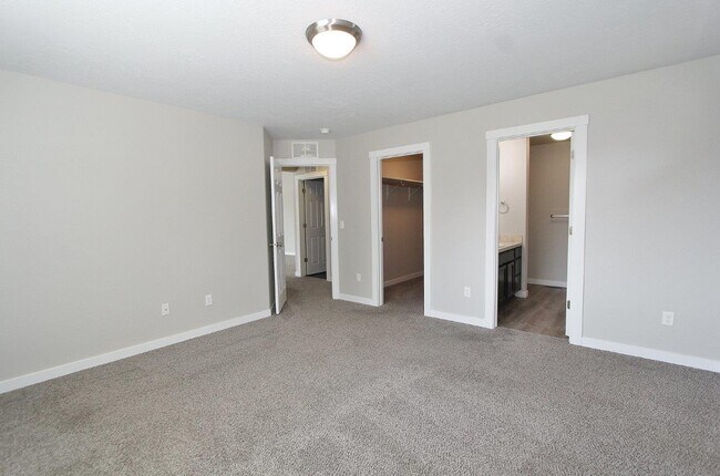 Building Photo - 2897 W Jayton Dr