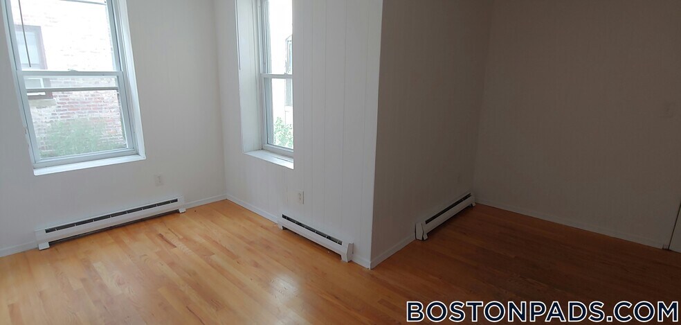 Building Photo - 199 Strathmore Rd