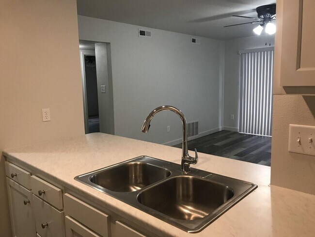 Building Photo - 7 Diego Ct