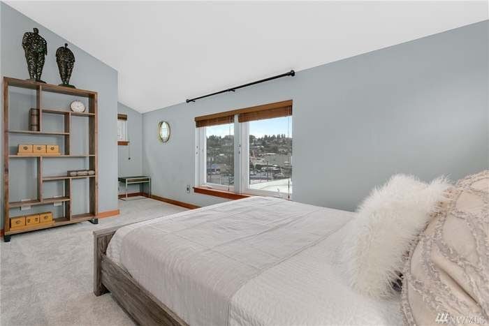 Building Photo - 1915 24th Ave S