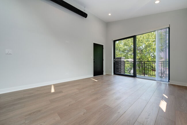 Building Photo - 4426 N Kenneth Ave