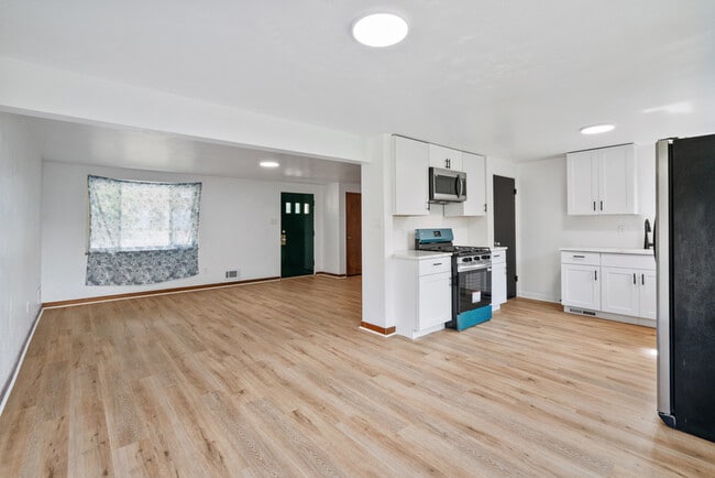 Building Photo - 309 Sebring Ave