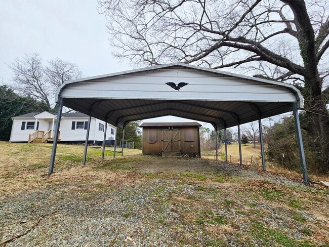 Building Photo - This charming 2 bedroom, 1 bathroom home is now available for rent.