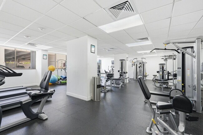 Building Photo - 5600 N Flagler Dr