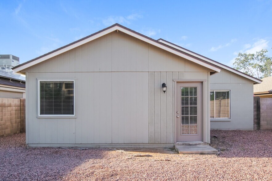 Building Photo - 10856 W Ruth Ave